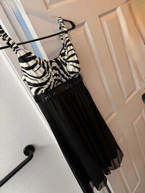 Enfocus Studio Black and White Printed Petite Dress